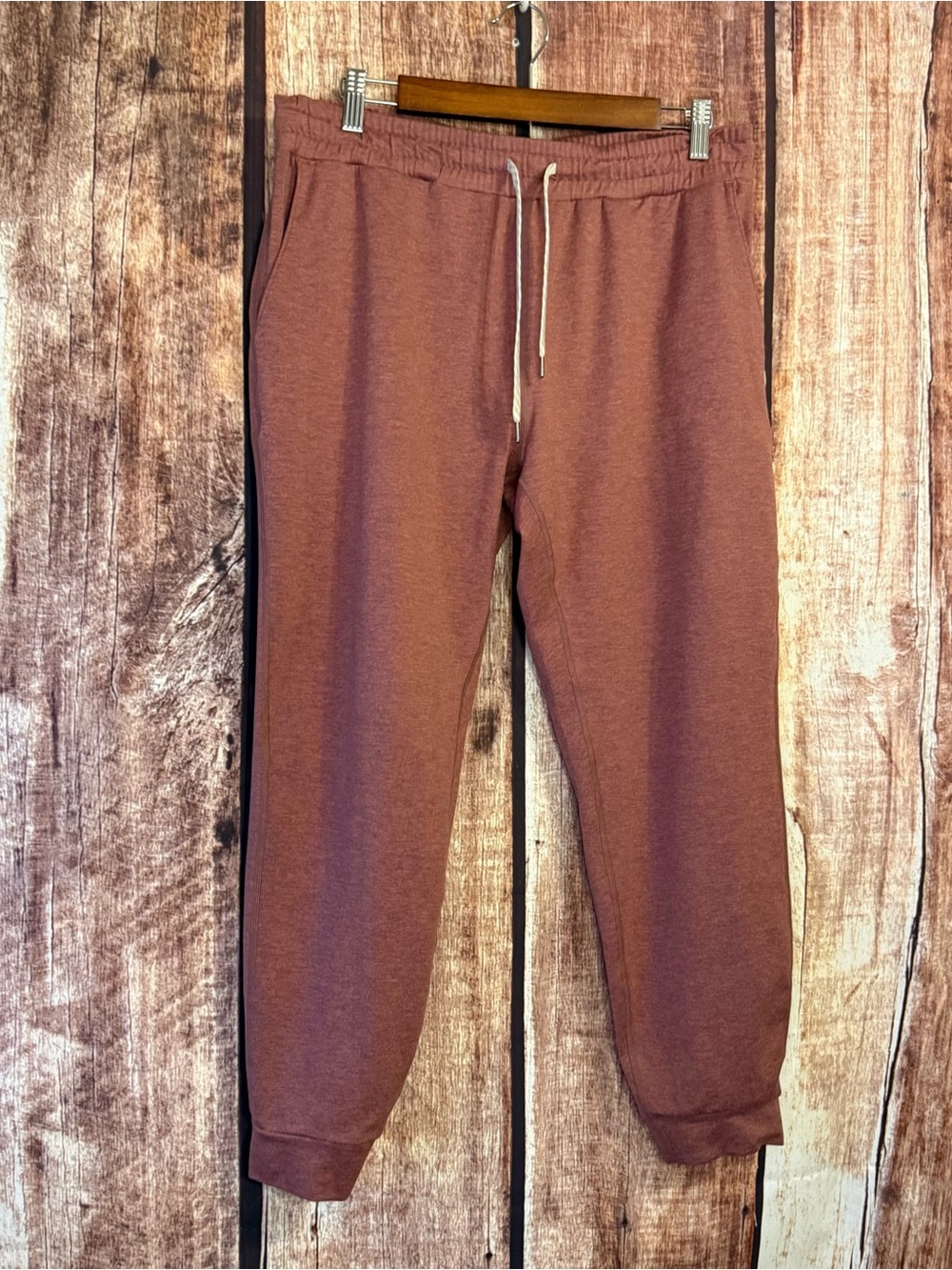 Vuori Joggers with Drawstring